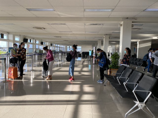 ވެލާނާ އިންޓަނޭޝަނަލް އެއަރޕޯޓަށް ފުރަން ގޮސްފައި ތިބި ބިދޭސީންތަކެއް