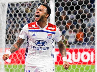 ލިޔޯނަށް ކުޅެމުން އަންނަ ނެދަލެންޑްސްގެ ފޯވާޑް މެމްފިސް ޑިޕާއީ