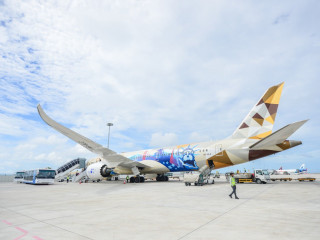 ވެލާނާ އެއަރޕޯޓުގައި ޕާކްކޮށްފައި އޮތް އިއްތިހާދު އެއަރވޭސްގެ ފުލައިޓެއް