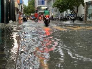 މާލެއަށް ބޯކޮށްވާރޭވެހި މަގުތަކުގައި ފެންބޮޑުވެފައި