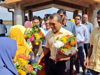 ރައްޔިތުންގެ މަޖިލީހުގެ ރައީސް މުހައްމަދު ނަޝީދު ފުވައްމުލަކު ސިޓީއަށް ވަޑައިގެން ސަޕޯޓަރުންނާއި ސަލާމްކުރައްވަނީ