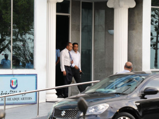 އެމްއެމްޕީއާރުސީގެ ހިޔާނާތުގެ މައްސަލައެއްގައި ރައީސް ޔާމީން މީގެކުރިން ފުލުހުންގެ އިދާރާއަށް ހާޒިރުވުމަށް އެންގުމުން ހާޒިރުވެ، އެމަނިކުފާނުގެ ގާނޫނީ ވަކީލު ޑރ. މުހައްމަދު ޖަމީލު އަހުމަދާއެކު