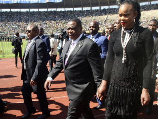 ޒިމްމާބުވޭގެ ނައިބް ރައީސްގެ އަނބިކަނބަލުން މެރީ އަދި ނައިބް ރައީސް ޗިވެންގާ