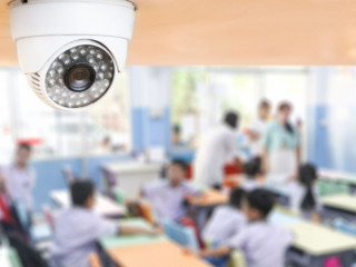 ހޮންކޮންގގެ ކްލާސް ރޫމެއްގައި ސަވައިލެންސް ކެމެރާ ހަރުކޮށްފައި ވަނިކޮށް