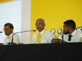 އިރުވައި ކޮންފެރެންސް - ރައީސް ކޮންފެރެންސްގެ ބައިވެރިންގެ ސުވާލުތަކަށް ޖަވާބު ދެއްވަނީ