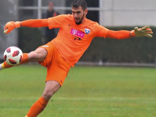 މާޒިޔާއަށް ސޮއިކުރި ސާބިއާގެ ގޯލްކީޕަރު ނިކޯލާ ވުޔަނަޗް