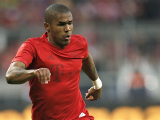 މީގެ ކުރިން ބަޔާނަށް ކުޅުނު ބްރެޒިލުގެ ފޯވާޑް ޑަގްލަސް ކޮސްޓާ