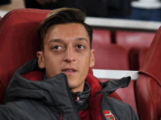 އާސެނަލަށް ކުޅެމުން އަންނަ ޖަރުމަނުގެ މިޑްފީލްޑަރު މެސުޓް އޮޒިލް