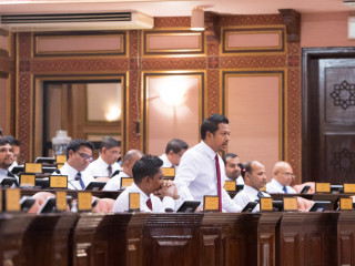 މަޖިލިސް ޗެމްބަރުގައި މެމްބަރުން