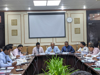 ރައްޔިތުންގެ މަޖިލީހުގެ ބަޖެޓް ދިރާސާކުރާ ކޮމިޓީގައި ފިނޭންސް މިނިސްޓަރު އިބްރާޙިމް އަމީރު