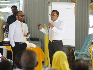 Minister of Finance Ibrahim Ameer with Speaker of Parliament Mohamed Nasheed during MDP\'s \"Rahvehi Fathis\" campaign