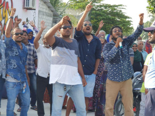 މަޑަވެލީގައި ކުރިޔަށް ދިޔަ މުޒާހަރާގެ ތެރެއިން