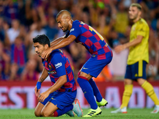 ބާސެލޯނާ ކުޅުން ތެރިން އުފާ ފާޅުކުރަނީ