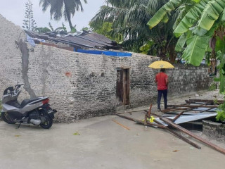 Tornado touches down, rips roof off house in Magoodhoo