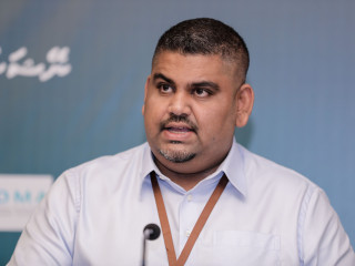 އެންއީއޯސީގެ ތަރުޖަމާނު މަބްރޫކް އަޒީޒް ނޫސްވެރިންނަށް މައުލޫމާތު ދެއްވަނީ