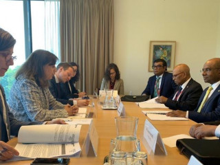 ޔޫރަޕިއަން ޔޫނިއަންގެ އިސް ބޭފުޅުންނާއި ޚާރިޖީ ވަޒީރު ބައްދަލުކުރައްވަނީ