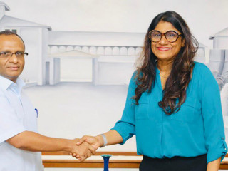 މިނިސްޓަރ މާރިޔާ އަދި ހުސްނުއް ސުއޫދު