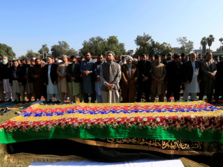 އަފްޣާނިސްތާނުގައި ހިނގަމުންދާ ހަނގުރާމަ ކަވަރުކުރަމުންދިޔަ މަލާލީގެ ޖަނާޒާގެ ތެރެއިން