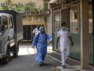 ސްރީލަންކާގެ ކަނޑުގެ އަސްކަރިއްޔާގެ ޓީމުން ޑިސްއިންފެކްޓް ކުރުމުގެ މަަަސައްކަތުގައި ޙަރަކާތްތެރިވަނި