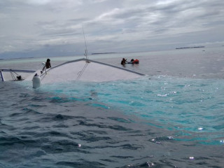 ރ. ފިލާދޫ އަށް އުރި އަޑިއަށް ދިޔަ ދޯންޏާއި އޭގައި ތިބި ފަޅުވެރިން