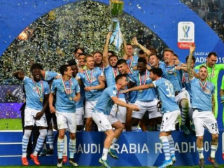 ސުޕަ ކަޕްގެ ތައްޓާއިއެކު ލާޒިއޯ ޓީމު އުފާފާޅު ކުރަނީ