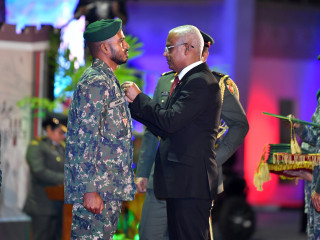 ވެދުން ސަލާމްކުރުމުގެ ރިހި މެޑަލް ރައީސުލް ޖުމްހޫރިއްޔާ އިބްރާހީމް މުހައްމަދު ސޯލިހް ހަވާލުކޮށްދެއްވަނީ