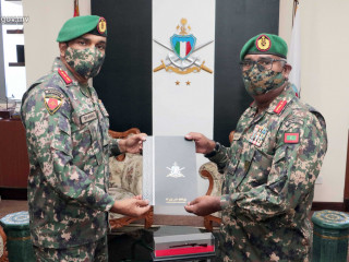 އެފްއާރުއެސްގެ ކޮމަޑާންޓްގެ މަގާމަށް އައްޔަނުކުރެއްވި ބްރިގޭޑިއަރ ޖެނެރަލް މުޙައްމަދު ޝަރީފަށް މަގާމުގެ ފަތްކޮޅު އެރުވުން