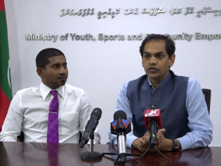 އިންޑިއާ ސަފީރު ސަންޖޭ ސުދީރް އާއި ޔޫތް މިނިސްޓަރ އަހުމަދު މަހުލޫފް