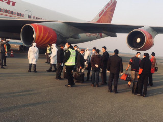 ޗައިނާގައި ތިބި އިންޑިއާގެ ރައްޔިތުންގެ އެއަރ އިންޑިއާގެ ފުލައިޓަކަށް އަރަނީ