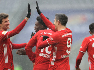 ބަޔާނާއި ފްރެިއބާގް ބައްދަލުކުރި މެޗުގެ ތެރެއިން: މި މެޗުން ބަޔާން މޮޅުވީ 2-1 ން