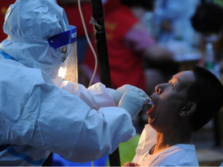 ޗައިނާގައި ކޮވިޑް-19 އަށް މީހަކު ޓެސްޓް ކުރަނީ