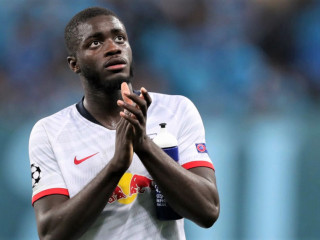 އާރްބީ ލައިޕްޒީގަށް ކުޅެމުން އަންނަ ފްރާންސްގެ ޒުވާން ޑިފެންޑަރު ޑަޔުޓް އުޕަމެކާނޯ