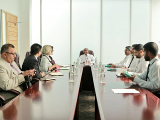 ކޮމަންވެލްތު އެސެސްމަންޓް މިޝަންގެ ބޭފުޅުންނާއި ފޮރިން މިނިސްޓަރު ޝާހިދު ބައްދަލުކުރައްވަނީ