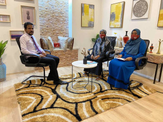 ރާއްޖެޓީވީގެ ފަށާއިރު ޕްރޮގްރާމުގައި ރިޟްވާންގެ މަންމަ (މ) އަދި ދައްތަ (ކ)؛ ރިޟްވާންގެ މައްސަލައަށް އިންސާފު ހޯދުމުގައި މުއައްސަސާތައް ފެއިލްވެފައިވާ ކަމަށް އާއިލާއިން ބުނޭ