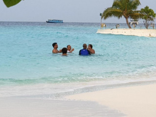 ރައީސް ސޯލިހު މޫދުގައި ހުންނެވި ކަމަށް ބުނެ ޓްވިޓަރ ގައި ދައުރުވަމުންދާ ފޮޓޯ