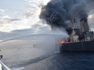 \"ނިއު ޑައިމަންޑް\" ގައި ޓޭންކަރުގައި އަލިފާން ހިފާފައި