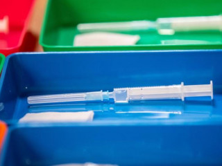 ފައިޒަރ ވެކްސިން ޖަހަމުންދިޔަ ނަރސިންގ ހޯމްއެއްގެ ތެރެއިން