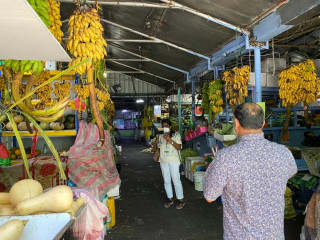 މާލެ ސިޓީގެ މޭޔަރު ޝިފާ މުހައްމަދު ލޯކަލް މާރުކޭޓުގައި