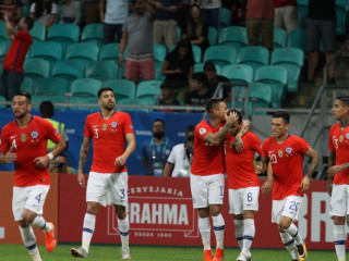 ޗިލީގެ ކުޅުންތެރިން އުފާފާޅުކުރަނީ