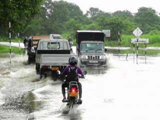 ސްރީލަންކާގެ މައި ހައިވޭއެއްގަ ފެންބޮޑުވެފައި