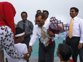 ރައީސް ނަޝީދު އުކުޅަހަށް ވަޑައިގަތުމުން އެ ރަށުން އެމަނިކުފާނަށް ވަނީ ހޫނު މަރުހަބާއެއް ދަންނަވާފަ