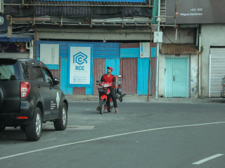 ޑެލިވަރީކޮށްދޭ ފަރާތެއް