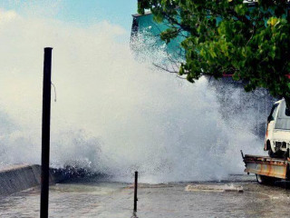 ސުނާމީގައި އެރި ރާޅުގެ ބާރުގަދަ ކަމުން މެޓް އޮފީހުގެ ދޮރުވެސް ހިފާއްޓާ ނުލެވުނު!