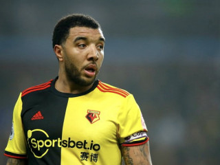 ފަރިތަކުރުންތަކަށް ނުކުންނަން ވަޓްފޯޑުގެ ކެޕްޓަން ޓްރޯއި ޑީނީ ދެކޮޅު ހަދައިފި