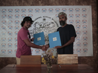 މެއިން ސްޕޮންސާ ސްލިންގ ޝޮޓާއެކު އެއްބަސްވުމުގައި ސޮއިކުރަނީ