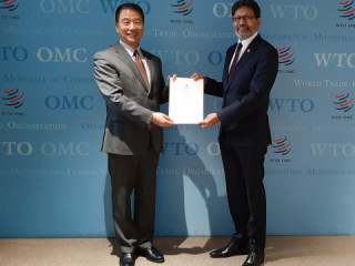 Ambassador Asim Ahmed presented his letter of credence to WTO’s Deputy Director General on Wednesday