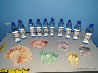 ފުލުހުން އަތުލައިގަނެފައިވާ ތަކެތި