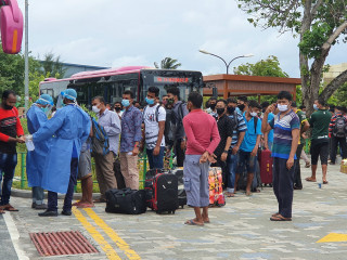 ބިދޭސީންތަކެއް ދަތުރަށް ތައްޔާރު ވެގެން - ގިނަ އަދަދެއްގެ ބިދޭސީން މަސައްކަތްތެރިން ރާއްޖޭގައި އުޅޭ
