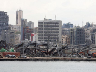 ބޭރޫތުގެ ބަނދަރު ސަރަހައްދުގައި ބާރުގަދަ ގޮވުން ގޮވުމަށްފަހު އެސަރަހައްދު ހަލާކުވެފައި