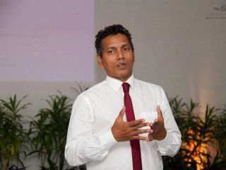 އައްޑޫ ސިޓީ މޭޔަރު އަބްދުﷲ ޞާދިގު (ސޯބެ): ކޮވިޑް-19ގެ ހާލަތުން އަރައިގަތުމަށް ރައްޔިތުން ގުޅިގެން ދަނީ މަސައްކަތް ކުރަމުން